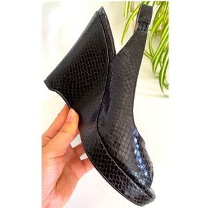 Banana republic black leather wedges